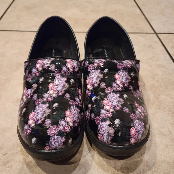 MediChic Marilyn Monroe Slip-Resistant Floral Clogs | Size 8 | Nurse Shoes - Picture 4 of 8